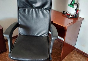 Secretária e cadeira de escritório