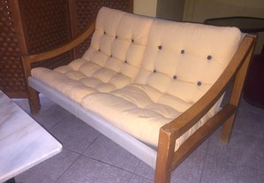 Sofá almofadas em tecido