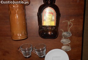 Garrafas antigas colec��o decora�ao chavenas cafe