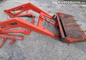 Carregador Frontal MAGRIC   com balde e porta paletes