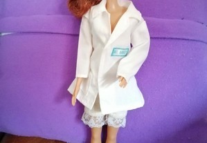 Boneca barbie doutora