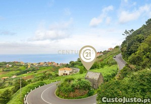 Terreno com Projeto Aprovado e Vista Mar - Madeira