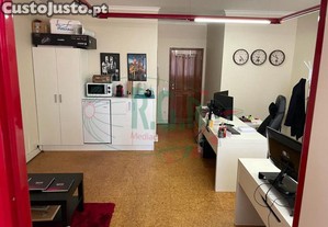 Escritório - Rua 25 Abril São Cosme