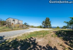 Quinta Com Terrenos Para Construção Em Louredo,...