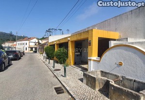 Espaço comercial de 97m2 com esplanada, em São Pedro de Sintra