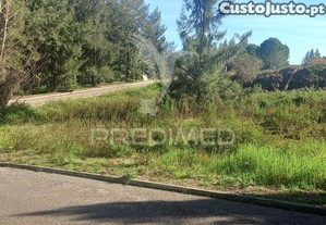 Lote de moradia geminada.