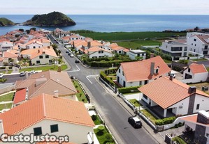 Moradia Renovada com Vista Mar em Vila Franca do Campo, para