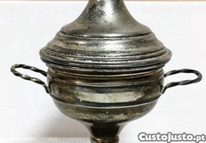 Taça antiga com tampa e banho de prata