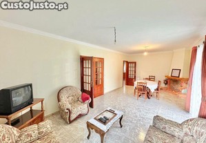 Casa / Villa T3 em Vila e Roussas de 207 m²
