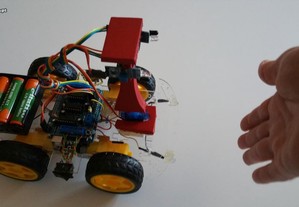Carro Robot Educacional Arduino Programável seguidor de Humanos com luzes.