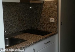 T0 no Porto - Prximo do Hospital Santo Antnio, ICBAS, Clrigos