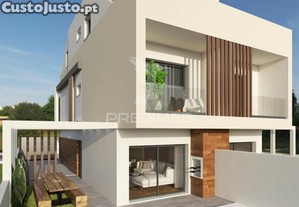 4 + 1 assoalhadas, suíte, projeto com piscina.