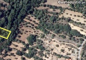 Terreno em Chãos de 800,00 m²