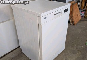 Máquina de lavar a louça em perfeito estado.