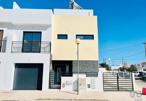 Casa T3 em Faro de 200,00 m²