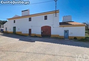 Quinta T4 em Rio de Moinhos de 334 m²