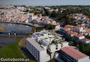 Apartamento Triplex com Piscina Privada e Vista �nica no Centro de Alc�cer do Sal