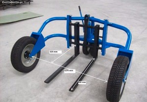 Porta-paletes / Monta-carga todo-o-terreno c/ rodas pneumáticas