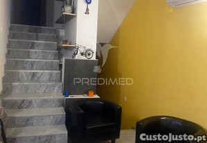 Moradia v3 totalmente renovada e mobilada no centro de algoz