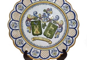Prato Talavera cerâmica espanhola, brasão de armas