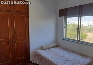 Quarto para estudante em frente a Campus Penha