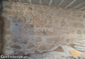 Moradia Para Concluir No Centro De Abrunhosa Do...