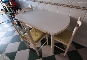 Mesa Cozinha branca, Lacada, com 2 gavetas, extensível e 6 cadeiras