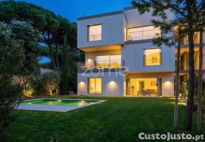 Villa De Luxo Com Piscina Em Condomínio Na...