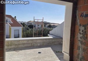 Moradia geminada T3 em Atouguia da Baleia de 174 m²