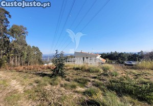 Invista em terreno com área construível em zona rural com bons acessos