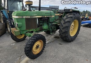 Trator John Deere 2140