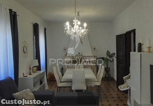 Moradia bi-familiar com enorme potencial