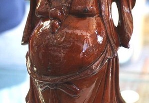 Estatueta de Buda em Madeira Entalhada