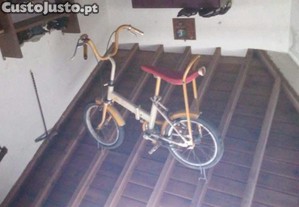 Bicicleta antiga desdobrável
