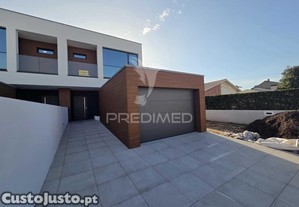 Moradia t4 em aradas