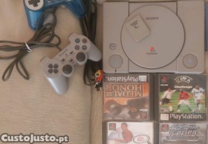 Ps1 fat com jogos e carto de memria.