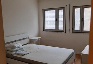 Quarto 14 m2 em casa nova Condominio Lago - Lumiar Alta de Lisboa
