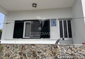 Exclusiva moradia em coina com espaço exterior de excelência e anexo independente