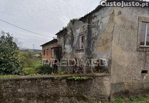 Moradia para restauro, com terreno em s. mamede do coronado - trofa