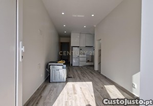 Prdio com 5 habitaes em Fnzeres