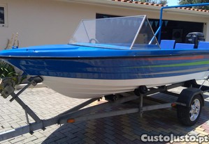 Barco com motor tohatsu 25 CV 4 tempos
