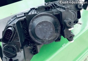 Farol frente/direito Skoda Octávia 2010/12
