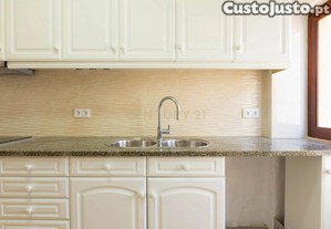 T1 Renovado em Oeiras com Vista para a Cidade