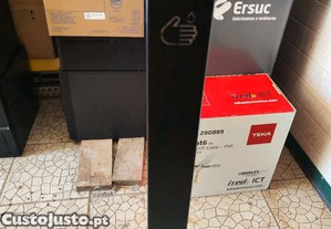 Dispensador de desinfetante para as mos com pedal