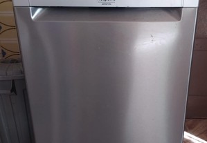 Máquina de lavar loiça, Ariston-Como nova (lavou apenas três vezes)
