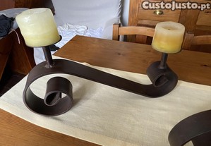 Suporte de velas em ferro fundido
