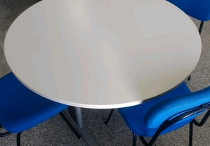 Mesa redonda c/ 1,10m+5 cadeiras