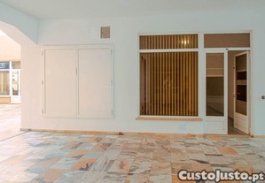 Espaço Comercial no Centro de Torres Vedras   Localização Premium
