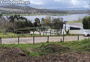 Terreno Com Vistas Deslumbrantes Sobre O Rio...