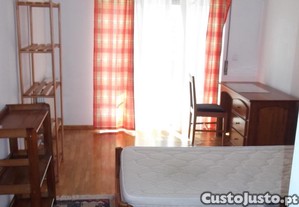 Quarto para estudante (rapariga) ou jovem trabalhadora